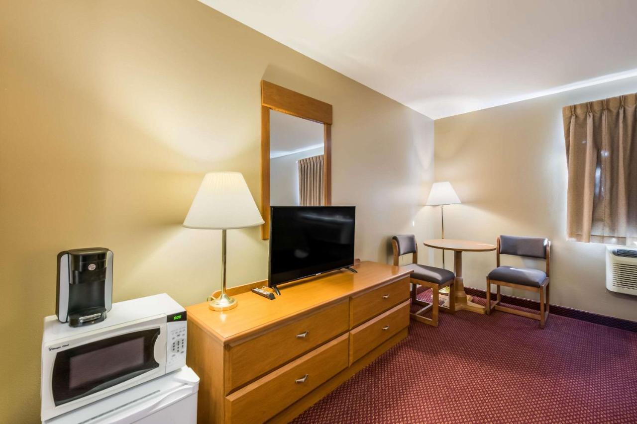 Econo Lodge Rice Lake Dış mekan fotoğraf