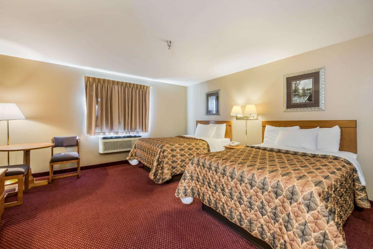 Econo Lodge Rice Lake Dış mekan fotoğraf