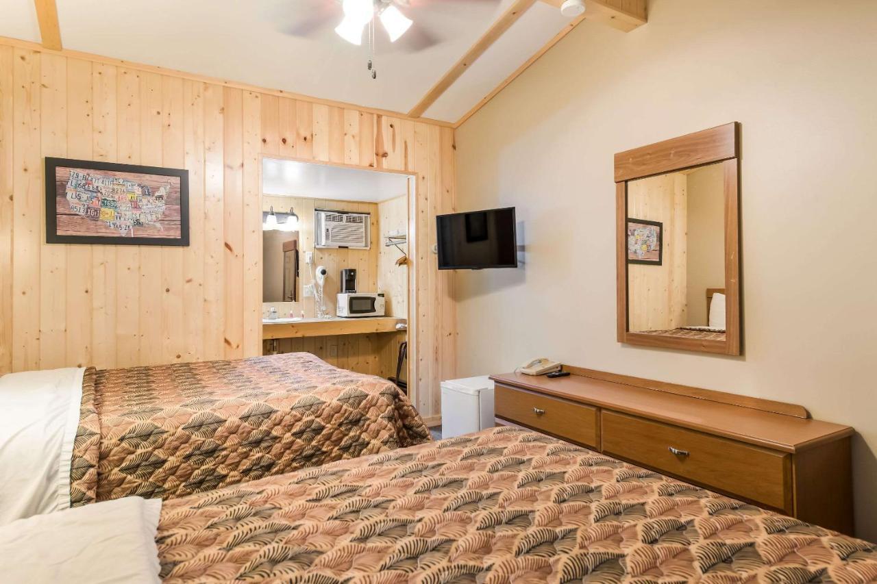Econo Lodge Rice Lake Dış mekan fotoğraf
