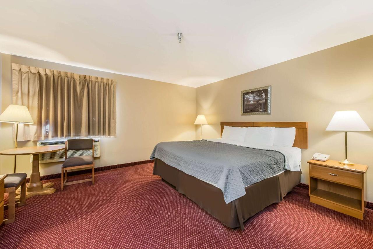 Econo Lodge Rice Lake Dış mekan fotoğraf