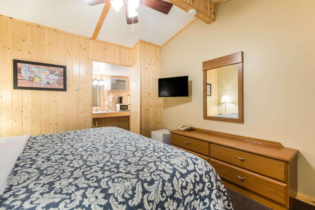 Econo Lodge Rice Lake Dış mekan fotoğraf