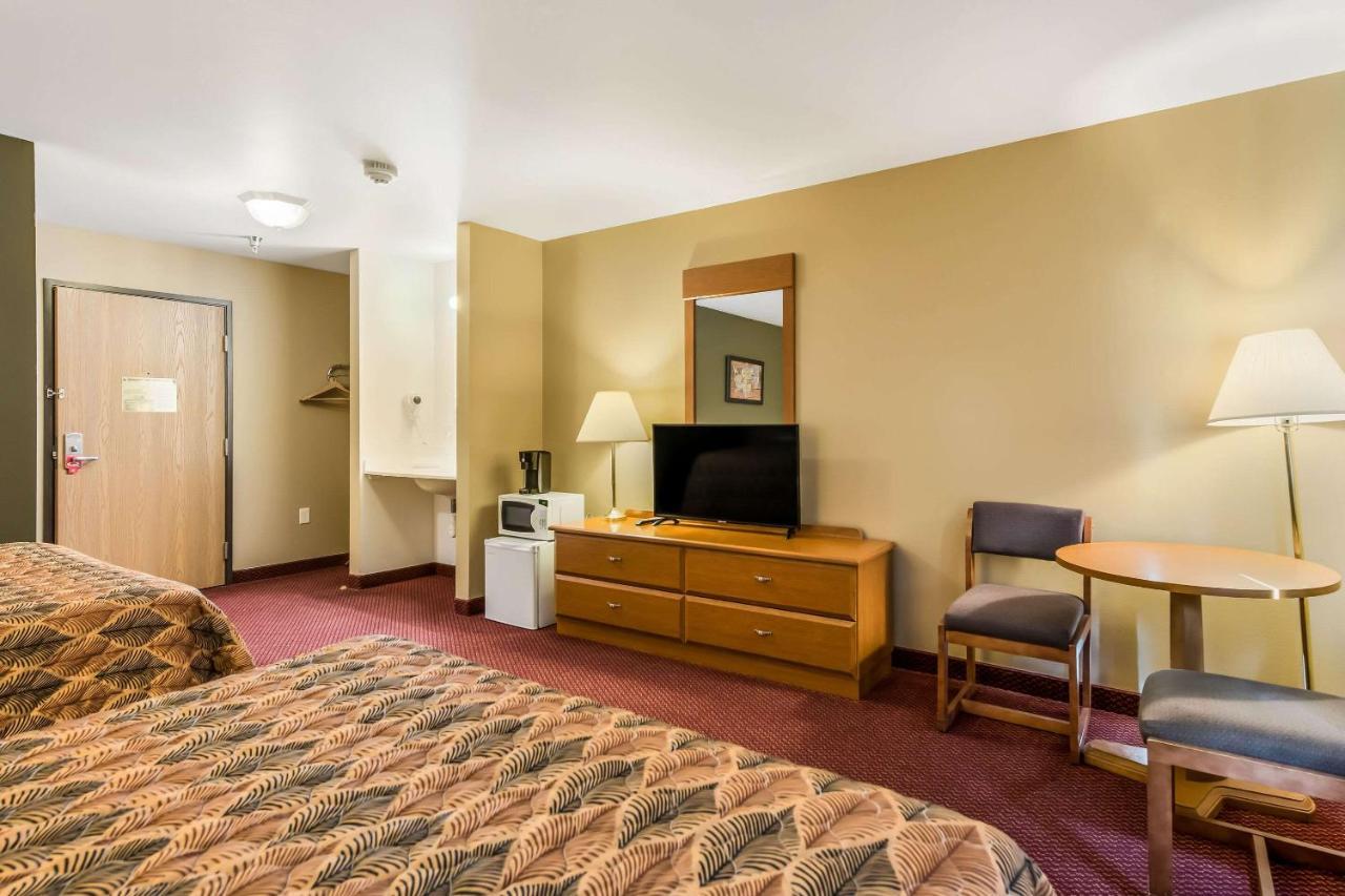 Econo Lodge Rice Lake Dış mekan fotoğraf