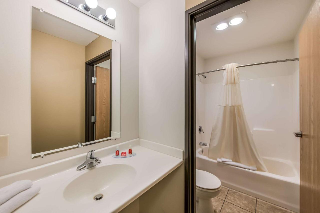 Econo Lodge Rice Lake Dış mekan fotoğraf