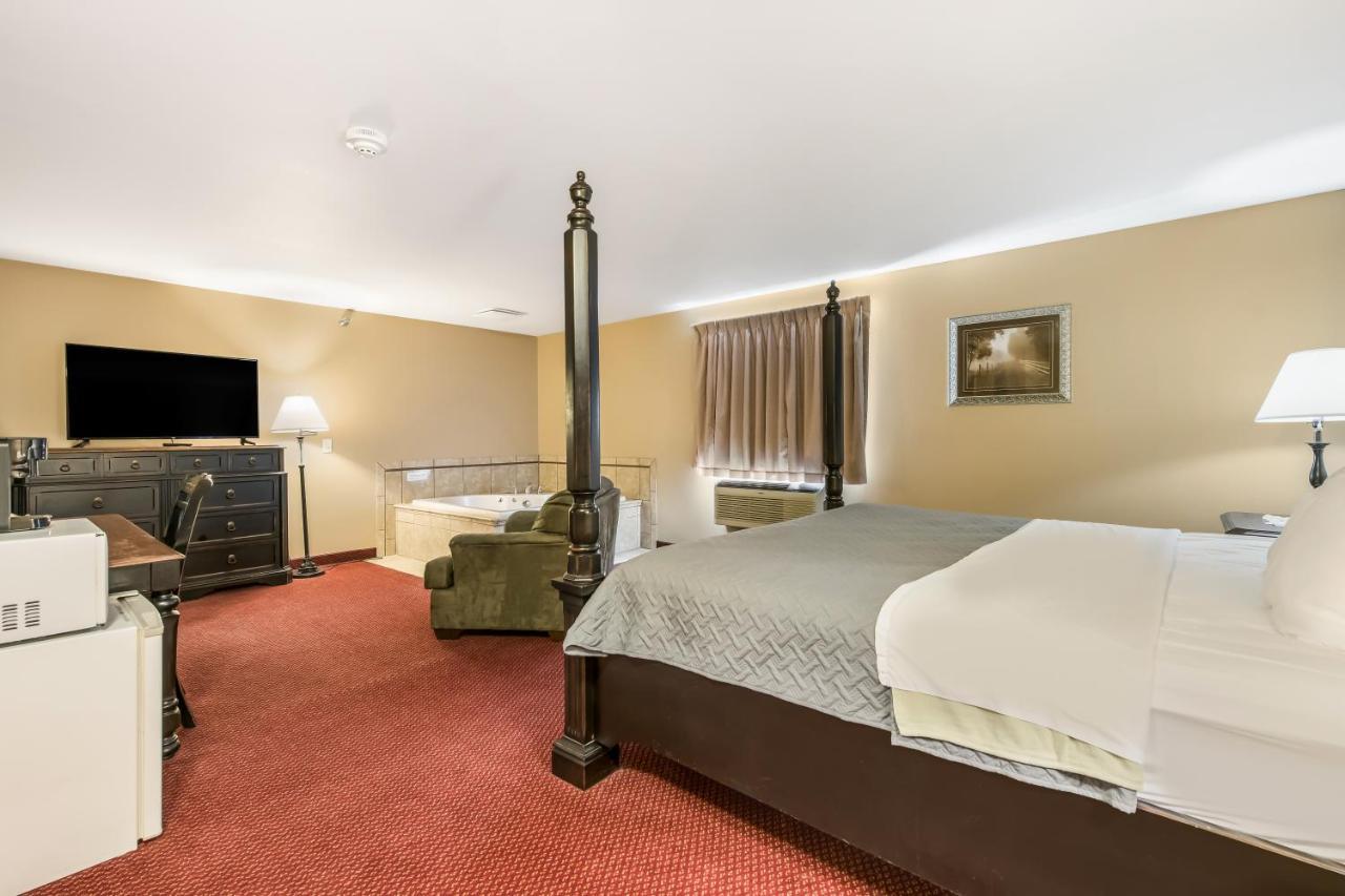 Econo Lodge Rice Lake Dış mekan fotoğraf